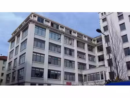 location local professionnel 189m²