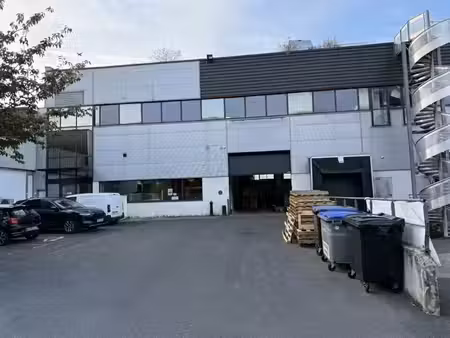 location local d’activités 1050m²