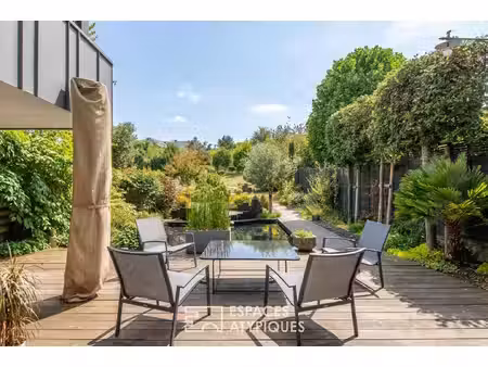 maison de ville avec jardin arboré