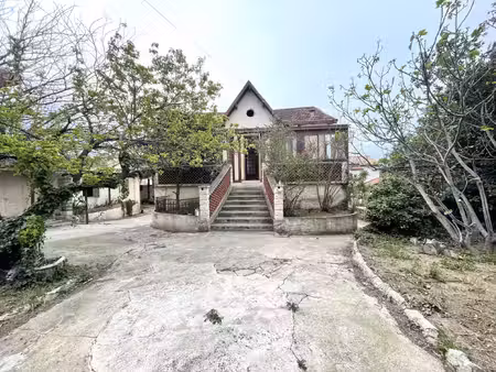 maison a renover de 200m2 avec dependance de 100m2