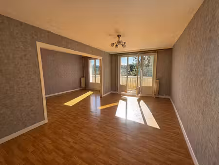 t4 de 78 m² avec double séjour : de l'espace  un box et une cave !