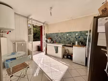 chambéry appartement t2 de 39 m2 à rénover avec cave et gara