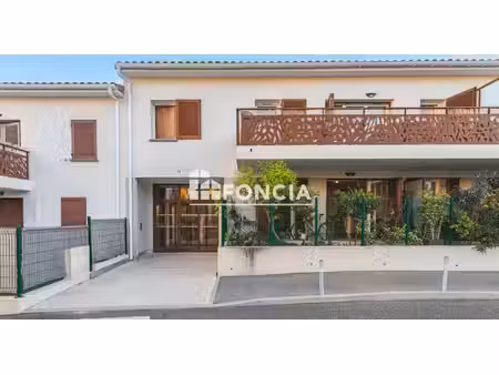 toulon t2 de 38 m² en rez-de-jardin avec parking privatif