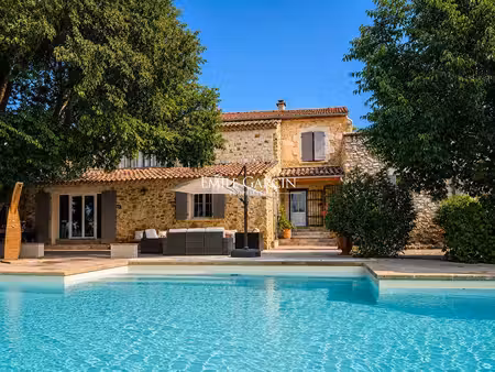 maison de 10 pièces de luxe en location à uzès  occitanie