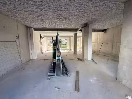 location local commercial