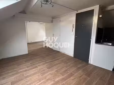 studio à louer dans le centre-ville de péronne
