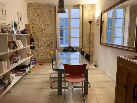p3 traversant avec terrasse et cave nîmes centre ville