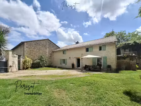 maison en pierre entierement renovee de 150 m² avec terrain de 1 200 m² et espaces troglod