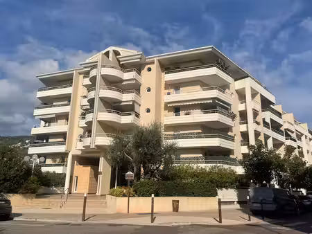 t2 équipé - 118 rue a. france - mandelieu