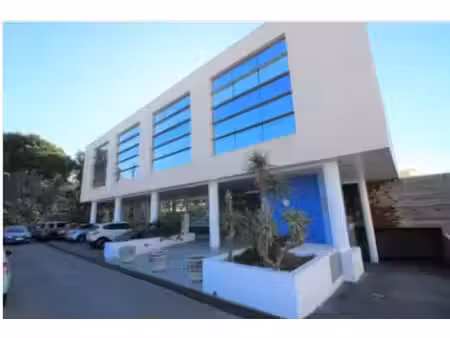location local professionnel 87m²