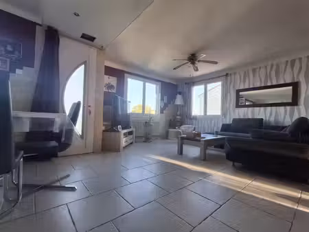 maison des années 70  sous-sol complet  de 116 m2 habitables