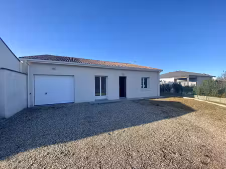 a rouefort  maison de plain pied  récente avec 3 chambres  j