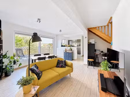 charmant duplex 2 chambres avec terrasse idéalement situé