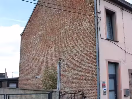 maison 3 façades avec jardin et parking
