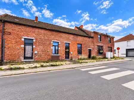 ancienne fermette avec deux maisons  grange et garage