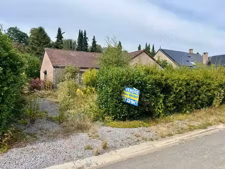 villa de plain-pied 3 chambres  à rénover  avec garage