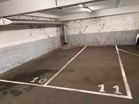 lot de 7 parkings sécurisés près commission européenne