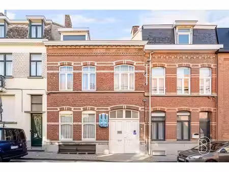 spacieuse maison de maître avec jardin et atelier !