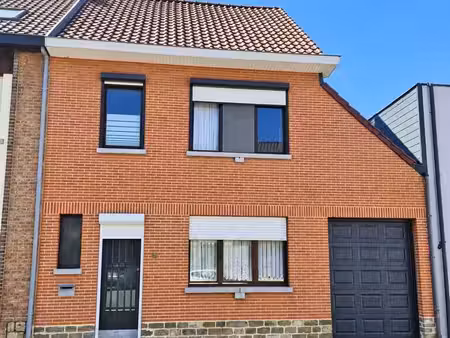 ruime gezinswoning met 3 slaapkamers  garage en bijzonder...