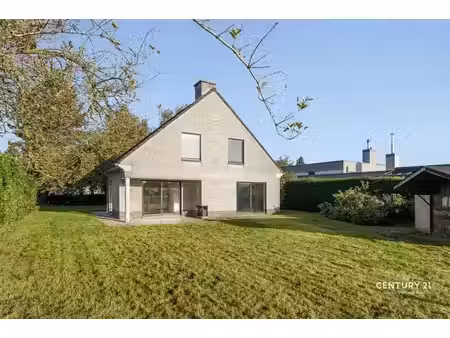 villa à rénover offrant une vue sublime sur la campagne !