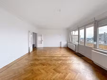 appartement 1200€ + parking/garage (150€) + charges (150€)