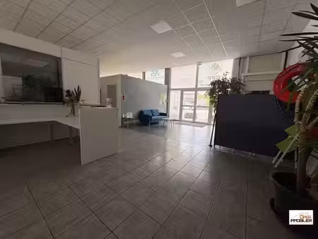 bureau avec accès internet