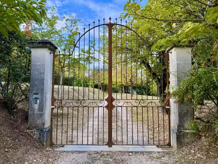 bastide provençale plus jusqu'á 5000 m2 terrain constructible