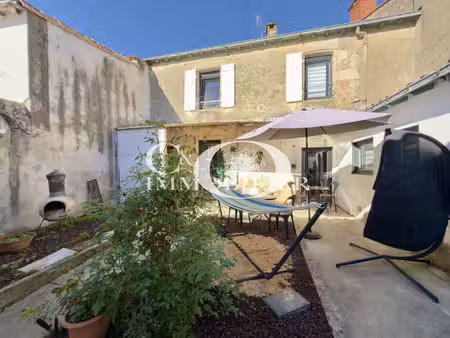 maison de bourg - 2 chambres - bureau - cour de 50 m2
