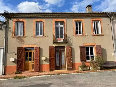 simorre  maison de village de 220m2 avec jardinet/cour de 90