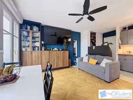charmant 2 pièces avec balcon – centre-ville de voisins