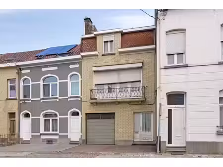 immeuble de 300m2 avec entrepôt et duplex 4 chambres