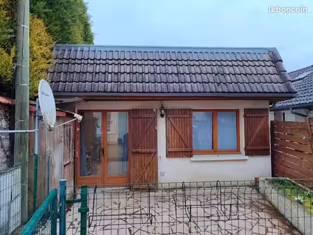 maisonnette en centre ville - le malesherbois avec terrasse et place de parking