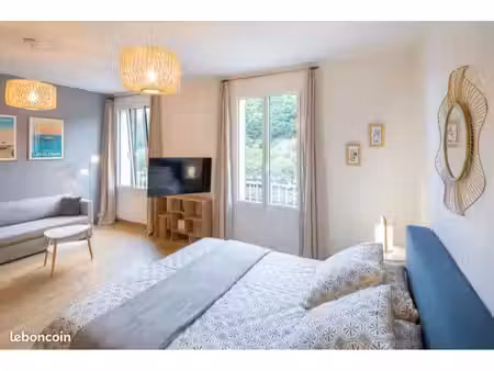 spacieux t1 cocooning et lumineux avec vue panoramique sur l’odet et le mont frugy