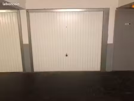 grand garage 20m2 centre ville