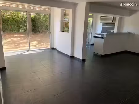 appartement avec 120 m² de jardins privatifs  box fermé et possibilité de 3 chambres