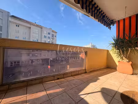 appartement 2 pièces avec terrasse ? hypercentre d'annecy