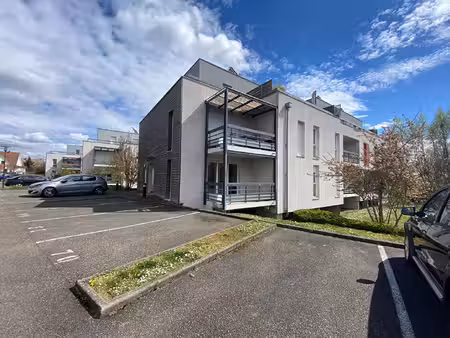 beau 3 pièces récent avec terrasse et parking