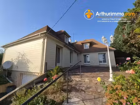 grande maison familiale avec grand terrain