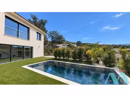 villa contemporaine de 200 m2 piscine prestations de qu