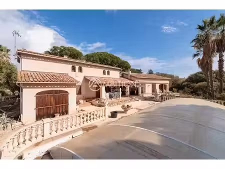 villa provençale 173 m² sur 2 116 m² de terrain  piscine  potentiel de division