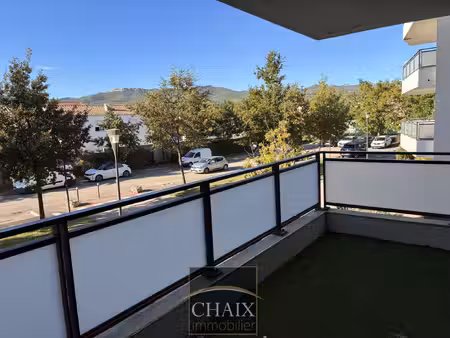 appartement de type 2 avec terrasse et parking privé