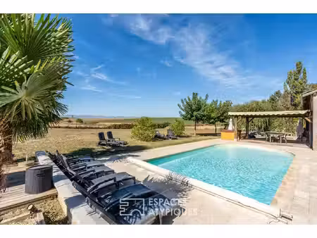 ferme longère rénovée avec piscine et vue dégagée