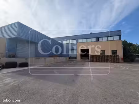 local d'activité 1 250 m²