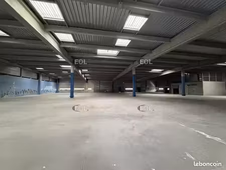 local d'activité 3 068 m²