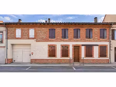 rieumes – maison t8 de 208 m²  200 m² de dépendances  combles aménageables de 90 m² et ter