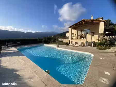 villa 7 pièces 232 m²
