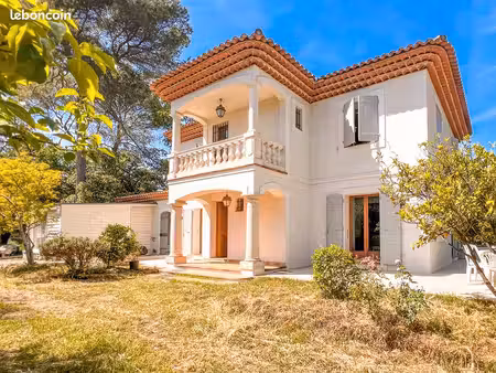 villa familiale 164 m² + t2 indépendant 35 m² – terrain plat 1 687 m² piscinable – roquefo
