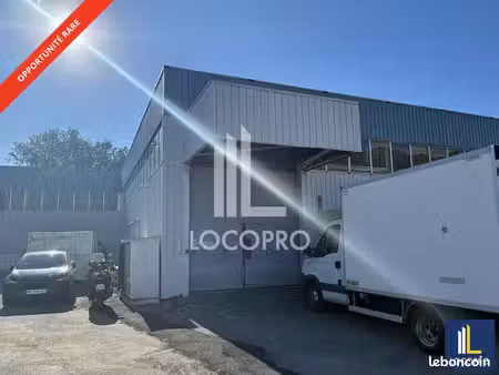 local d'activité 701 m²