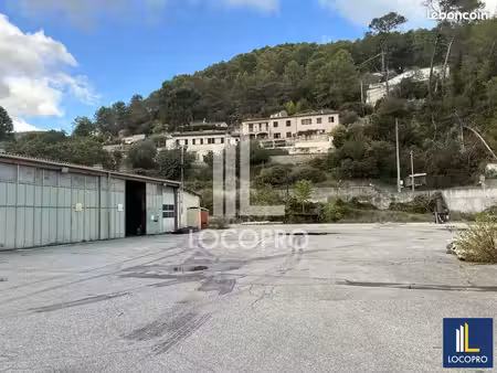 local d'activité 895 m²