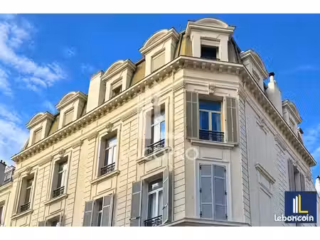 bureaux 151 m²